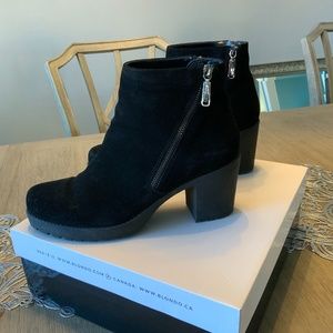 Blondo size 10 black suede bootie